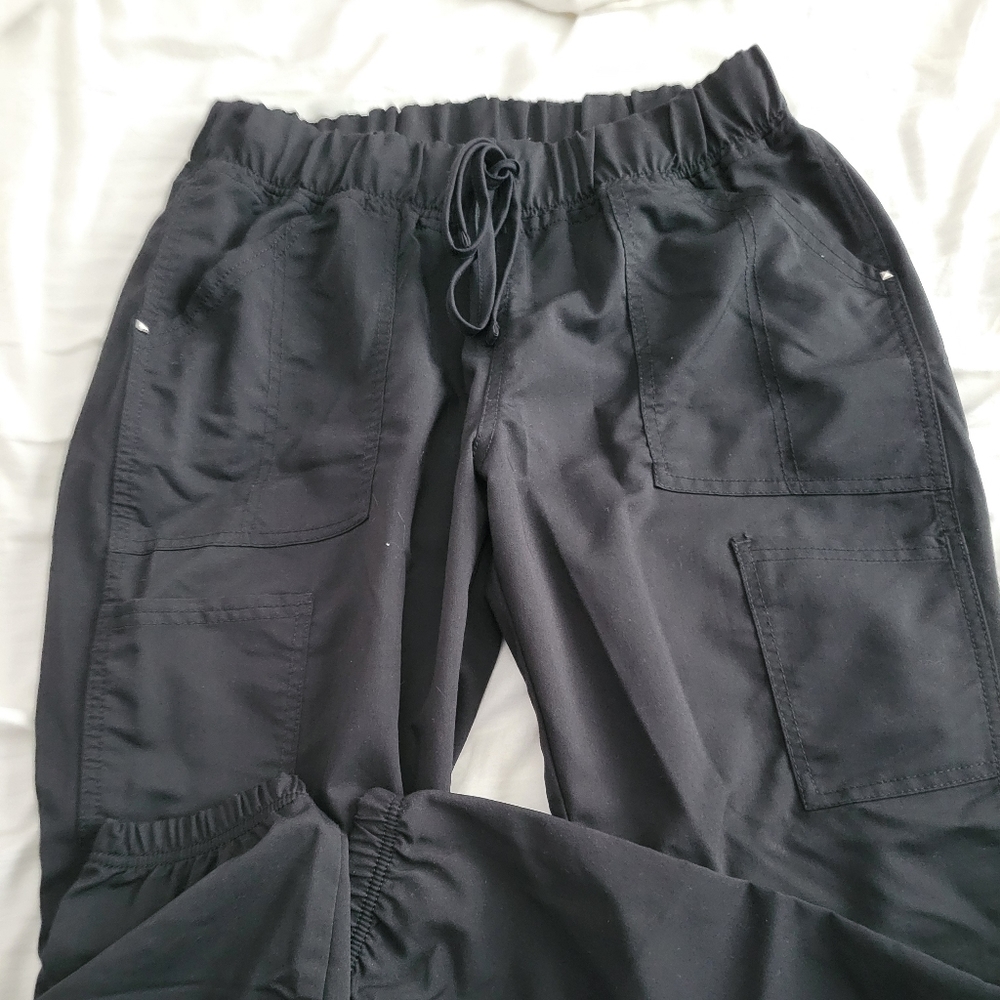 Med petite scrub pants